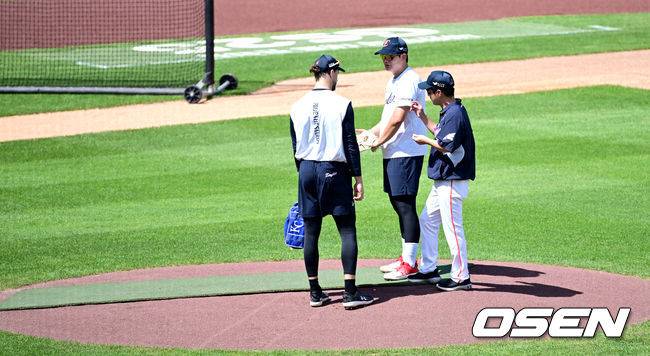 ‘흔들린 영점’ 상대 더그아웃 향해 90도 허리 숙인 김서현… 부활한 ‘대전 예수’ 붙잡고 구원 요청 [최규한의 plog]