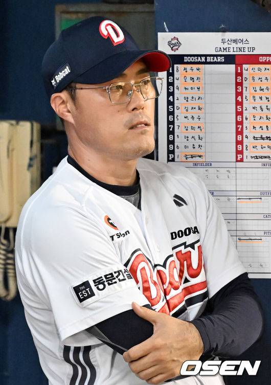“견제구 그렇게 많이 던져도 되나, 솔직히 과했다” 뿔난 조성환 대행, LG ‘견제구 13개’에 작심 발언하다 [오!쎈 잠실]