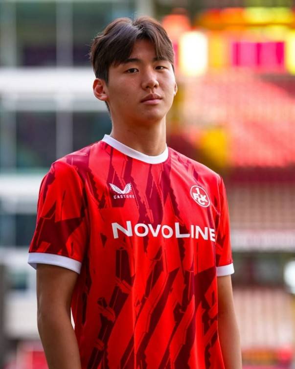 '듬직하네' 韓 축구 미래, '이탈리아 강호' AS로마 상대로 데뷔전→안정적인 수비 펼쳐...카이저슬라우테른은 0-1 패배