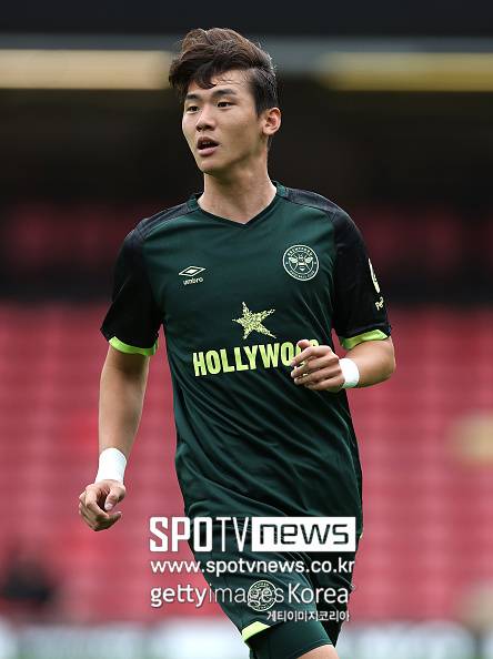 '듬직하네' 韓 축구 미래, '이탈리아 강호' AS로마 상대로 데뷔전→안정적인 수비 펼쳐...카이저슬라우테른은 0-1 패배