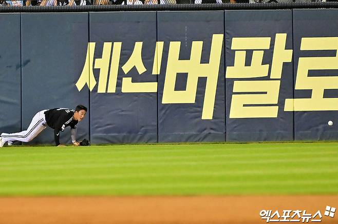 염갈량 대분노! 7연승 좌절+한화 추격 실패…LG, '13번 견제' 논란 진화→정작 '송찬의 견제사' 찬물 왜 이러나 [잠실 현장]
