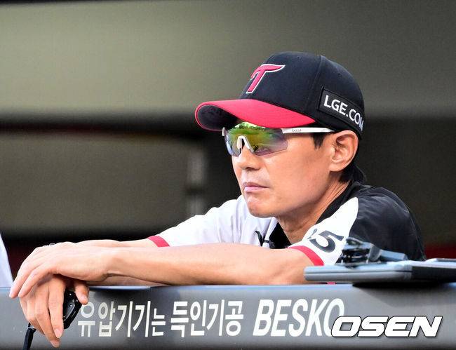 “LG 견제구 13개, 솔직히 과하다” 감독대행 작심발언 폭발→왜 염갈량 감독실 찾아갔나, '견제구 논란' 빠르게 오해 풀다