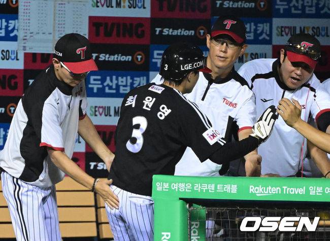 “LG 견제구 13개, 솔직히 과하다” 감독대행 작심발언 폭발→왜 염갈량 감독실 찾아갔나, '견제구 논란' 빠르게 오해 풀다