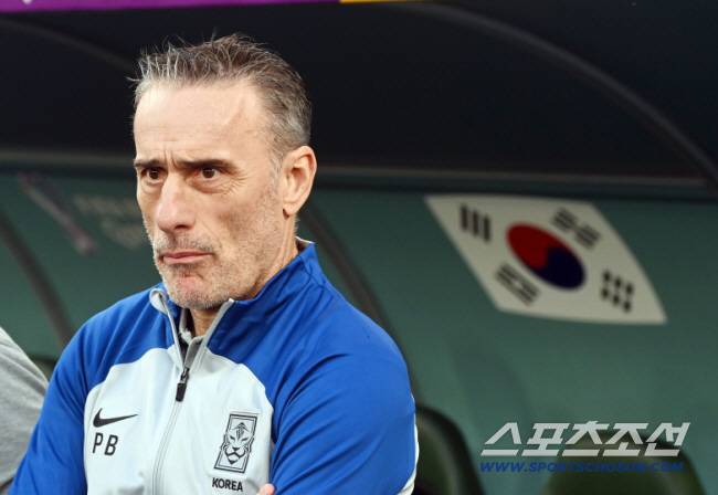 '韓 떠나며 눈물 펑펑' 벤투, 亞 축구 역대급 업적 도전할까...