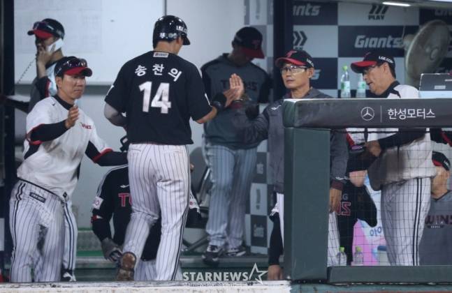 사령탑 인내심 바닥났나... '치명적 주루사' LG 송찬의, 콜업 3일 만에 '또' 1군 말소