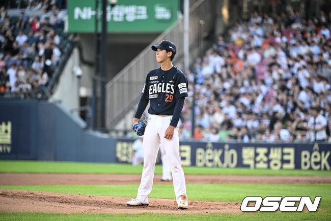78억 FA 밀어냈는데 1회 홈런-홈런-홈런 충격 강판…전체 1순위 좌완, 67세 노장 한 번 더 믿는다 “다음엔 잘 던지겠지”