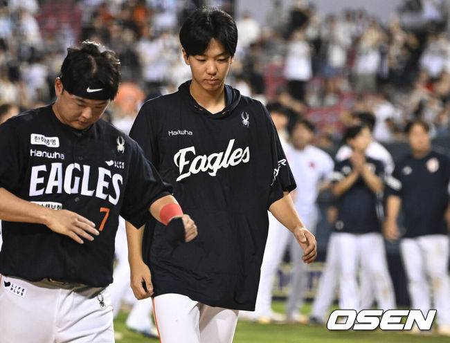 78억 FA 밀어냈는데 1회 홈런-홈런-홈런 충격 강판…전체 1순위 좌완, 67세 노장 한 번 더 믿는다 “다음엔 잘 던지겠지”