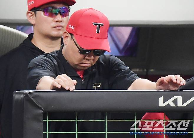 '충격 트레이드만 2번' 52억 아낀 것 맞나…KIA '9위' 해결 못하면 5강 없다, 처절한 전력보강
