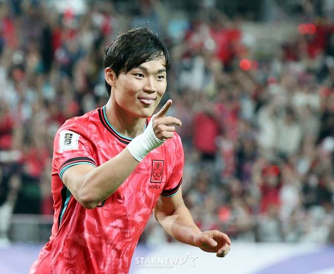 '韓 축구 드디어 확실한 원톱 찾았다' 슈퍼조커 넘어 주전 스트라이커 노리는 오현규
