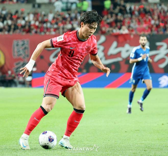 '韓 축구 드디어 확실한 원톱 찾았다' 슈퍼조커 넘어 주전 스트라이커 노리는 오현규