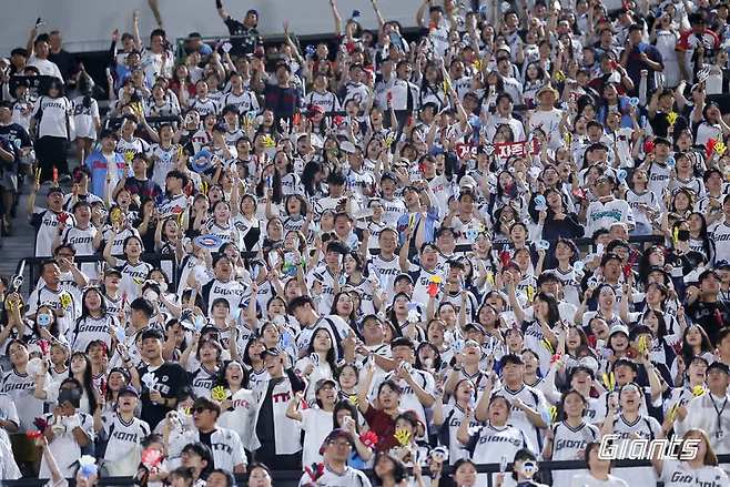 롯데, 44년 역사 최초 '꿈의 대기록' 성큼!…100만 돌파→150만 '관중 몰이' 보인다→로이스터 시절 흥행 넘을까