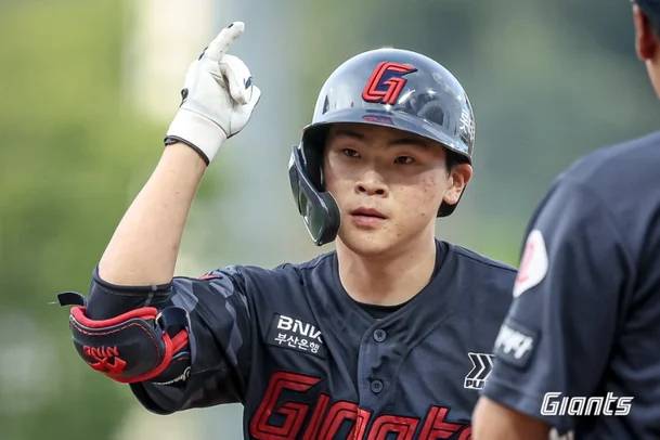 '이런 팀 아니었는데...' 2025 롯데표 화수분 야구는 '진행 중'