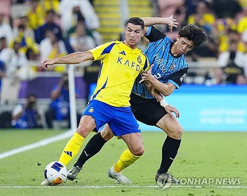 토트넘, 일본 축구에 속았다?…'호날두 삭제' 日 CB, 입단 직후 족저근막염 OUT→감독