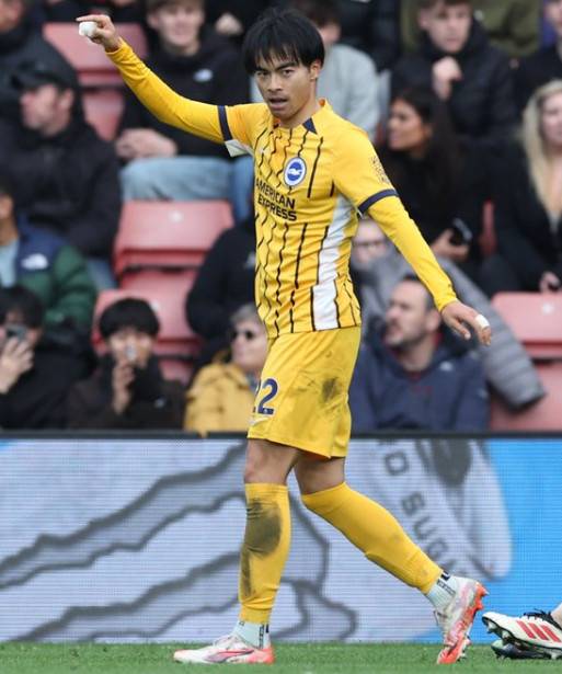 '미모의 아내 누구?' 日 최고 EPL 스타, 결혼식 화보 추가 공개... '귀여운 외모' 높이뛰기 선수 '화제'
