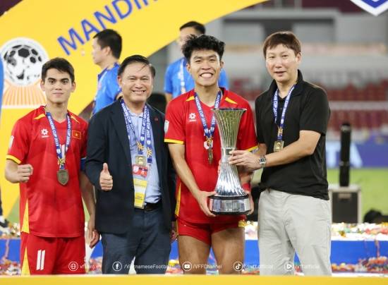'김상식 매직' 초대박→박항서도 못한 베트남 축구 새 역사 달성…인니 꺾고 동남아 U-23 3연패 달성