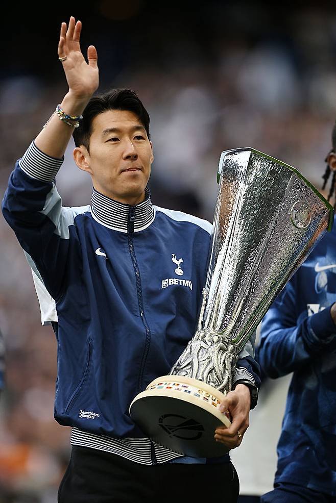 LA FC와 개인 합의 임박→韓 축구 역사상 9번째 MLS행 유력한 듯했는데…‘대반전’ 프랑크 감독, 손흥민 잔류 암시 “새 시즌도 좋은 역할 해낼 수 있어”