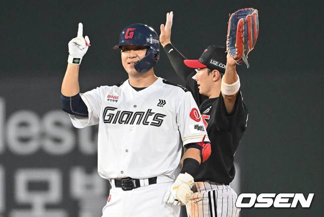 '2실점 블로킹 실수' 정보근 1군 말소…'7연승 도전' 롯데, 고승민 1번 우익수-김민성 9번 1루수-황성빈 제외 [오!쎈 부산]