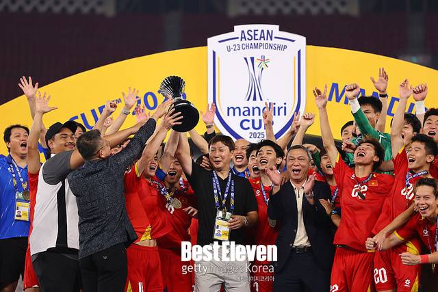 2,000,000,000동! 베트남축협, 동남아 U23 3연패 일군 김상식의 베트남에 통큰 포상... 베트남 근로자 20년치 연봉