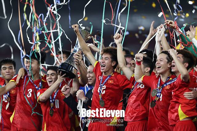 2,000,000,000동! 베트남축협, 동남아 U23 3연패 일군 김상식의 베트남에 통큰 포상... 베트남 근로자 20년치 연봉