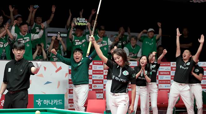 '당구 여제의 단발 투혼, 신의 한 수였나' 김가영, 동료들 각성+팀 우승 견인