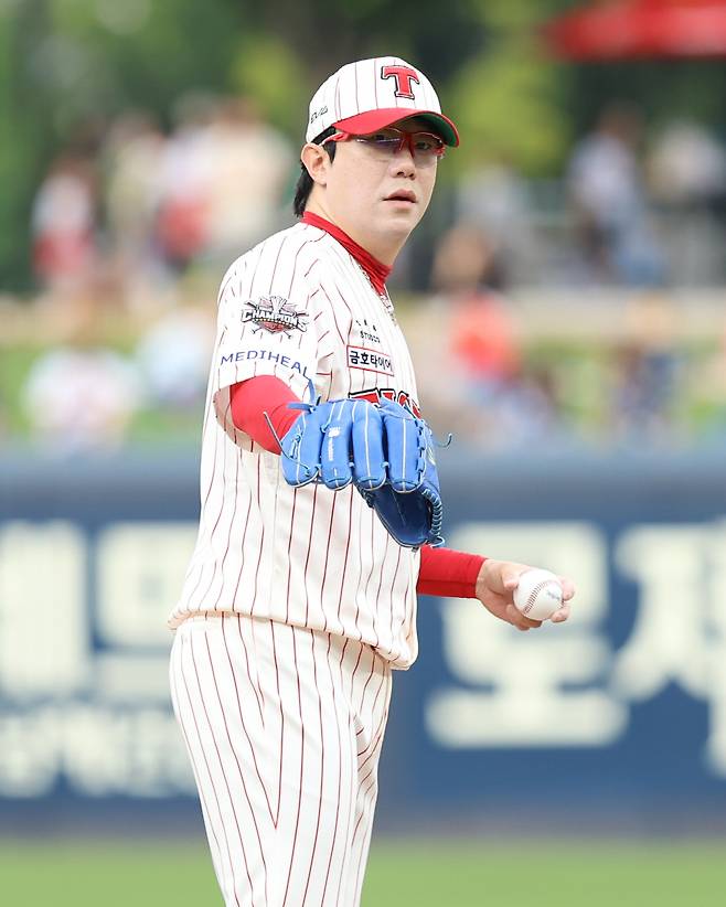 와 KBO 역대 2호! 대투수 뚜벅뚜벅 걷는 길이 전부 역사 → 올타임 1위 송진우도 보인다