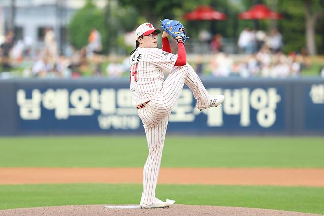 와 KBO 역대 2호! 대투수 뚜벅뚜벅 걷는 길이 전부 역사 → 올타임 1위 송진우도 보인다