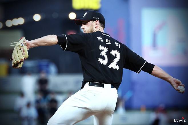 ‘최고 시속 154km’ 패트릭, LG전 5이닝 1실점 위력투