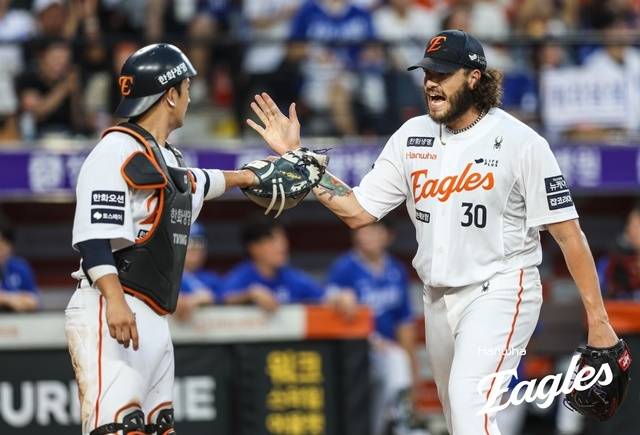 ‘70구 만에 강판→KKKKKKKK 무실점’ 한화 폰세, 삼성 상대 완벽투!…건재함 과시했다 [MK대전]