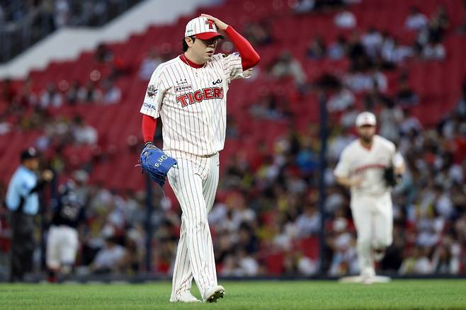 KIA 연장 11회 무사 만루서 이럴수가... '통한의 투수 실책 또 실책' 혈투 끝에 두산과 2:2 무승부 '7연패 탈출은 다음 기회로' [광주 현장리뷰]