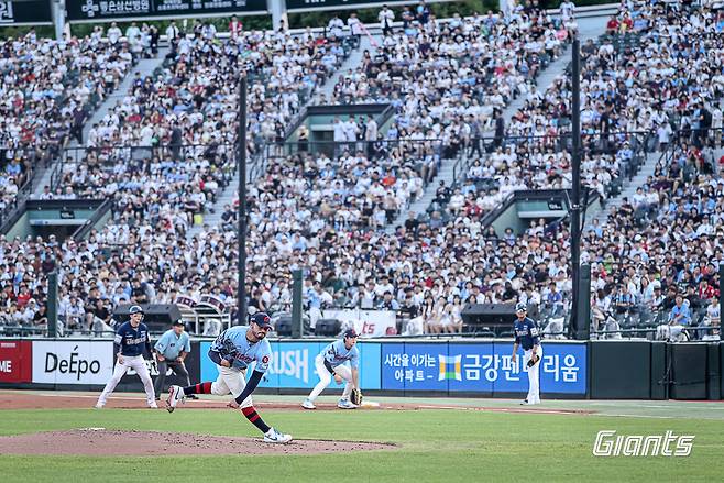 롯데, 창단 44년 꿈의 대기록 보인다!…시즌 '35호 완판'→경기당 2만 흥행 폭발 '~ing' [부산 현장]