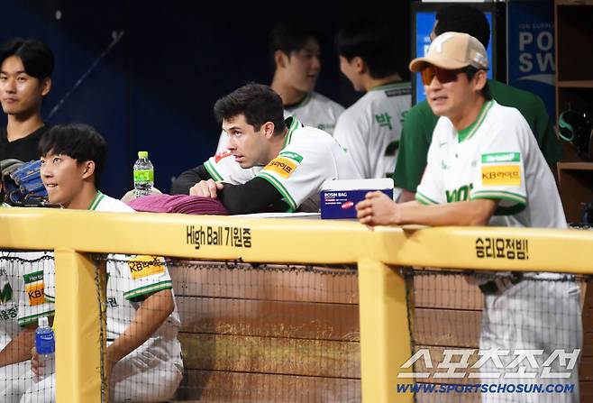 '이럴거면 후라도 잡지' 7명에게 44억 쏟아부었다…그는 키움의 벤츠가 될 수 있을까?
