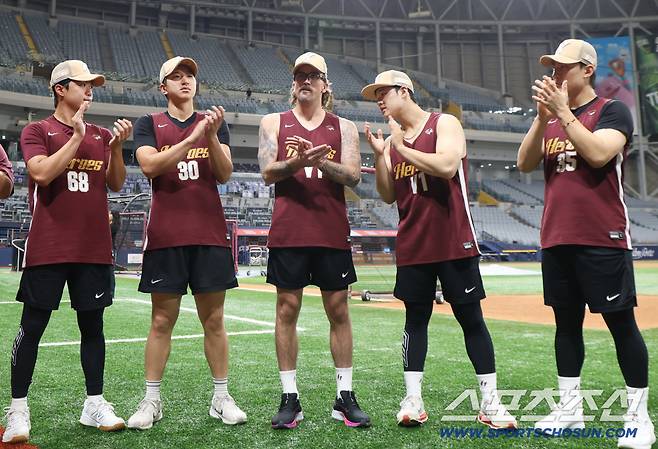 '이럴거면 후라도 잡지' 7명에게 44억 쏟아부었다…그는 키움의 벤츠가 될 수 있을까?