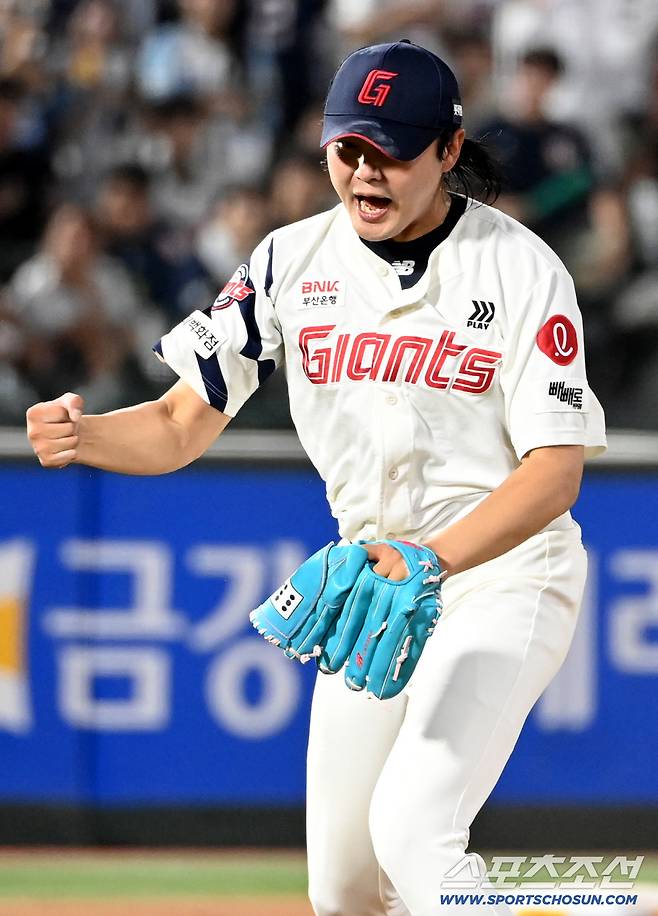손호영 생애 첫 만루포, 4점차에도 최준용 정철원 '몰빵' 롯데, 손아섭 보낸 NC에 11대5 위닝하고 고척으로[부산 리뷰]