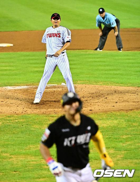 ‘손아섭 품은’ 한화와 2G차 유지! LG, '강백호 투수 등판' KT 18-0 꺾고 시리즈 싹쓸이…문보경 5안타 7타점+송승기 9승 [잠실 리뷰]