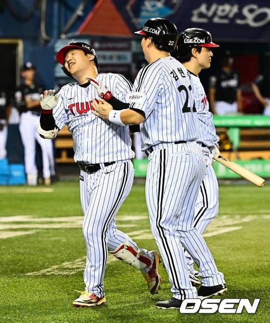 ‘손아섭 품은’ 한화와 2G차 유지! LG, '강백호 투수 등판' KT 18-0 꺾고 시리즈 싹쓸이…문보경 5안타 7타점+송승기 9승 [잠실 리뷰]