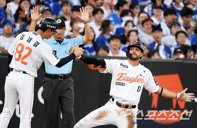 '(손)아섭아! 여기가 1위팀이야…'경기 중 깜짝 트레이드' 한화, 삼성 잡고 '위닝시리즈' [대전 리뷰]