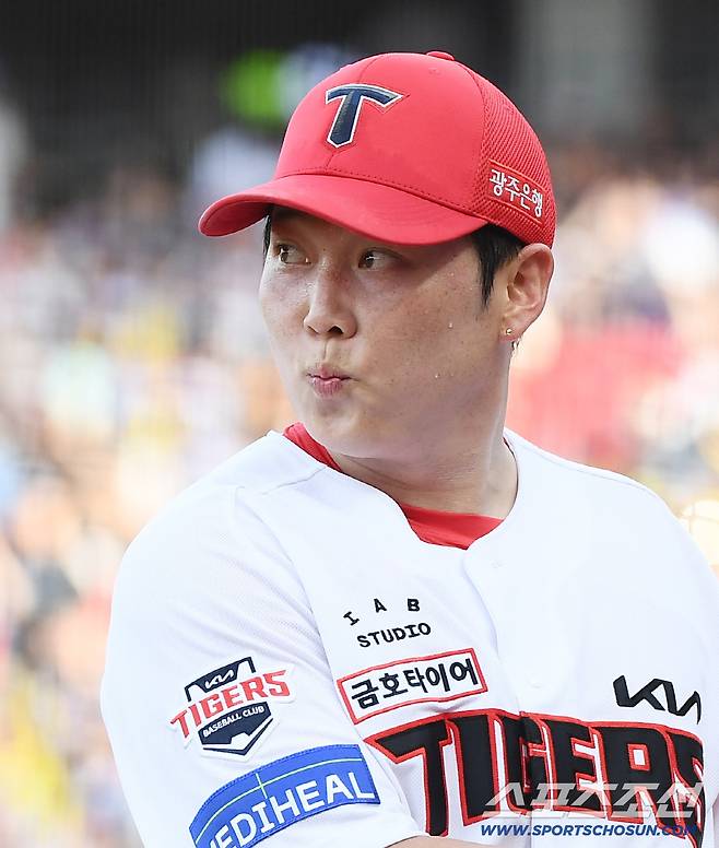 '은퇴했으면 어쩔 뻔했나' 위기의 KIA 이 선수가 구할 줄이야…올러 와도 못 뺀다