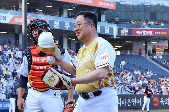 한화는 팬 위해 야구라도 하지…‘아무것도 안 하겠다’는 대전시장 [SS이슈]