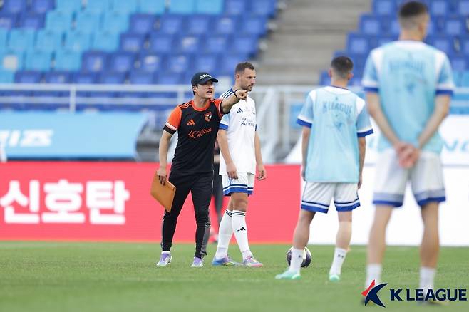 韓 축구 역사상 이런 지략가 있었나, 국가대표도 “재밌다” 반응…팀 K리그에 퍼진 ‘이정효 신드롬’