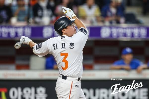 '이게 바로 메기 효과?' 손아섭 온 날 '4타수 3안타' 맹활약...안치홍, 불방망이로 존재감 발휘