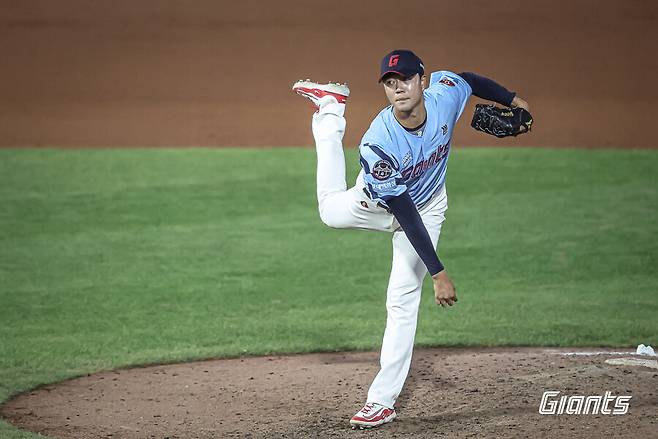 ERA 81.00→0.00 대반전…롯데 155km 히든카드 괜히 쓰는거 아니다
