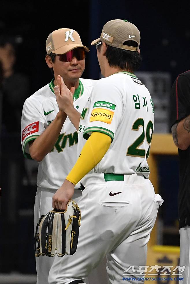 악몽같은 7연패 탈출! 전성기 되찾은 알칸타라 8이닝 무실점 인생투 → '타격 1위' 롯데 4안타 '꽁꽁'…받은만큼 되갚은 키움 [고척리뷰]