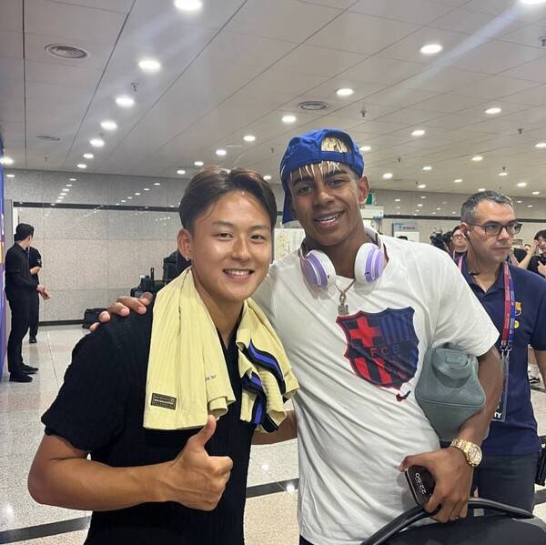 이승우 '황금 인맥' 미쳤다, 바르셀로나+스페인 국대 듀오와 '찰칵'…라 마시아 인연이 지금까지