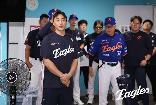 손아섭, 명품가방 선물하고 등번호 31번 찾는다?…원래 주인은 '부산고 후배' 정이황→