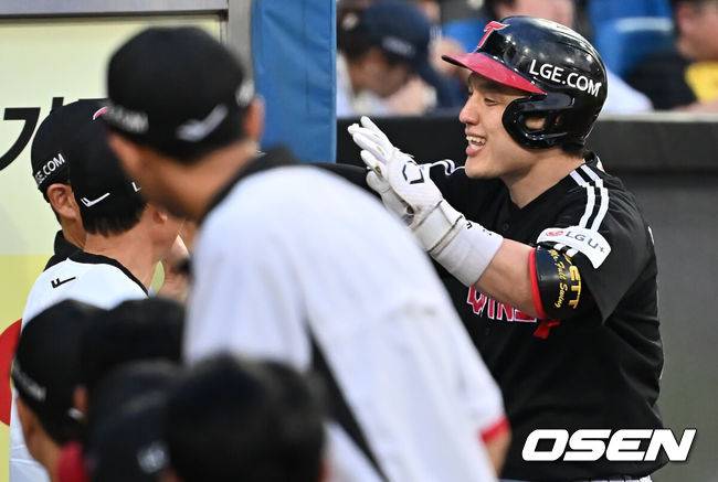 'LG가 60승 선착. 한화 0.5경기 따라 붙다' 홈런 5방 공방전→오지환 결승포→LG, 삼성에 3-2 승리...삼성 4연패 수렁 [대구 리뷰]