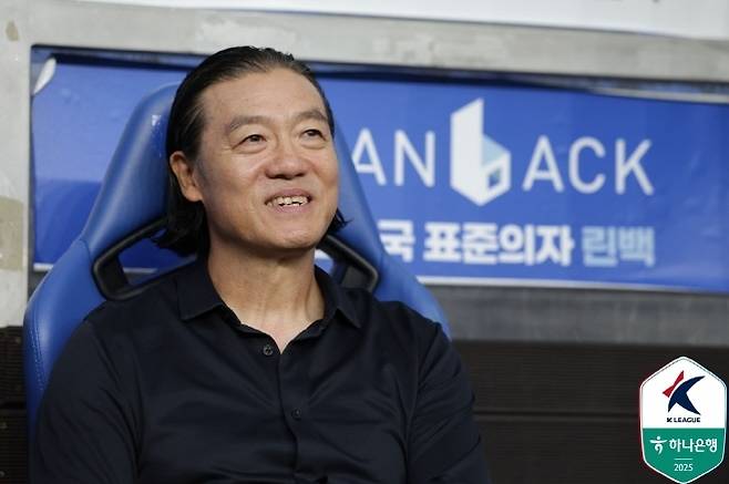 김판곤 감독 고별전이었는데... ‘11경기 무승’ 울산, 수원 FC전 2-3 역전패···‘싸박·윌리안 듀오 막지 못했다’ [MK현장]