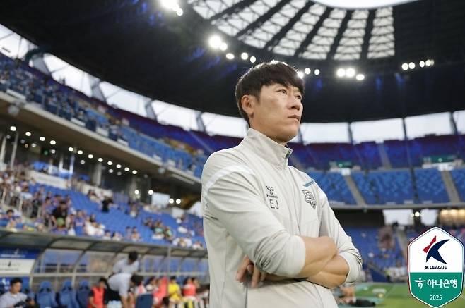 김판곤 감독 고별전이었는데... ‘11경기 무승’ 울산, 수원 FC전 2-3 역전패···‘싸박·윌리안 듀오 막지 못했다’ [MK현장]