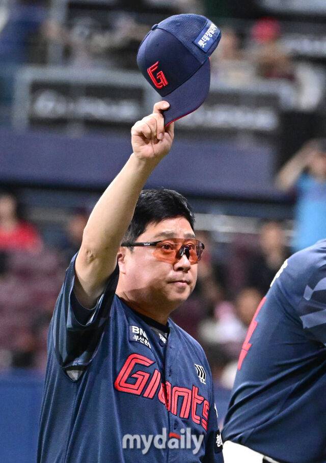 '0-2→1-2→3-2' 뒤집기 승리! 김태형 감독