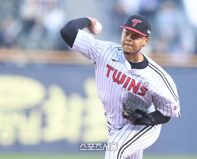 “최대한 빠르게 결정”…2024시즌 ‘가을야구 영웅’ LG 에르난데스, 교체 유력 [SS시선집중]