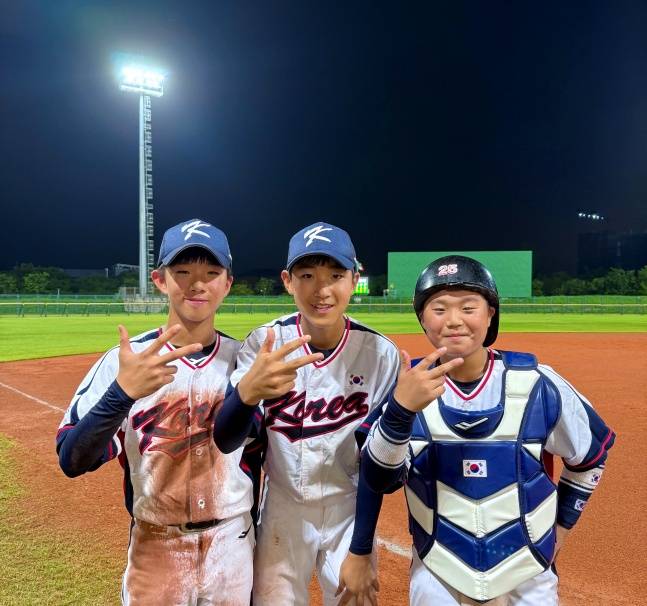 '2사 만루 찬스에서 경기 중단이라니...' 韓 U-12 대표팀, 대만에 5-11 석패… 4위로 동메달 결정전 진출 [세계유소년야구선수권대회]
